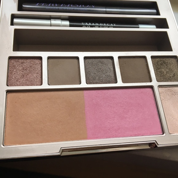 Naked On the Run by Urban Decay (Limited Edition) - Picture 2 of 5